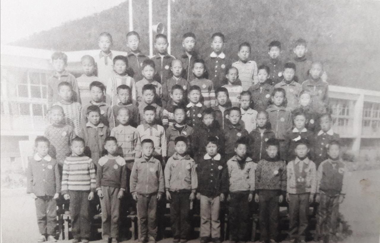 그 시절 교정에서 함께한 동문들